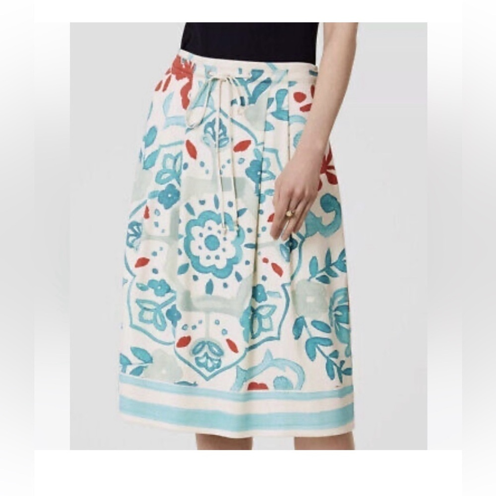 NWOT LOFT Watercolor Floral Pleated Skirt. Rayon Spandex
